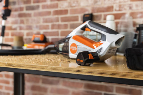 STIHL® – SEA 20 Handheld Vacuum | 10.8V Battery‑Powered | Battery and Charger Included